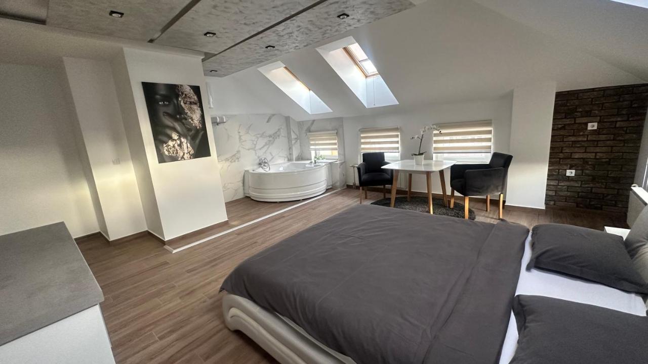 Seti Gorgeous Apartments With Jacuzzi Belgrade Luaran gambar