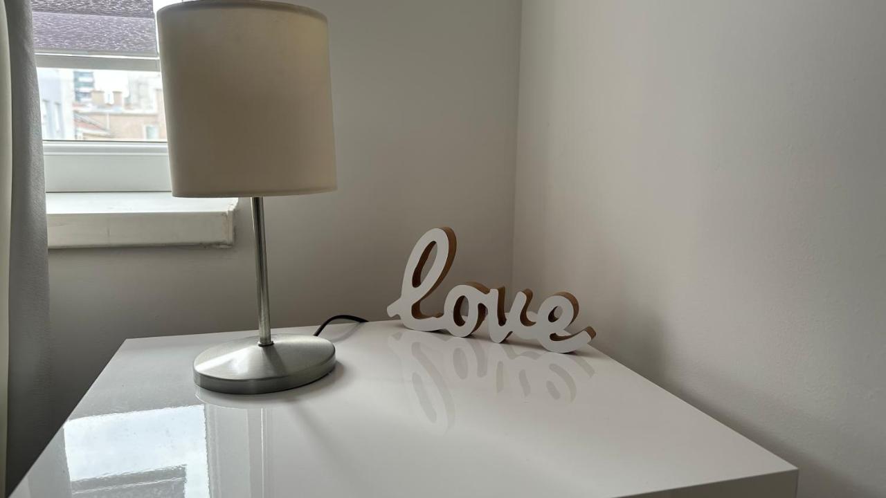 Seti Gorgeous Apartments With Jacuzzi Belgrade Luaran gambar